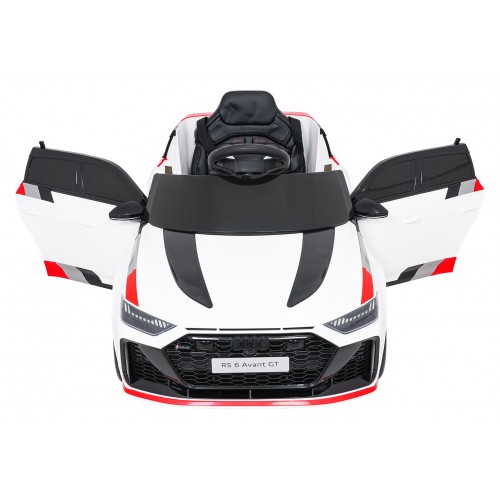 Vozidlo Audi RS6 Avant GT bielej farby
