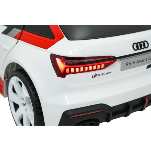 Vozidlo Audi RS6 Avant GT bielej farby