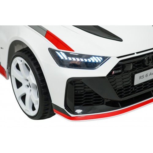 Vozidlo Audi RS6 Avant GT bielej farby