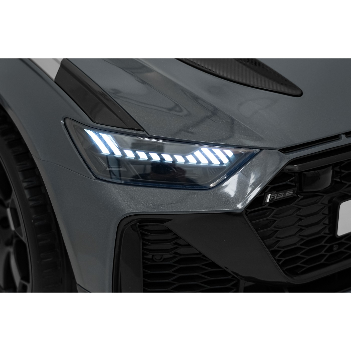 Vozidlo Audi RS6 Avant GT sivá