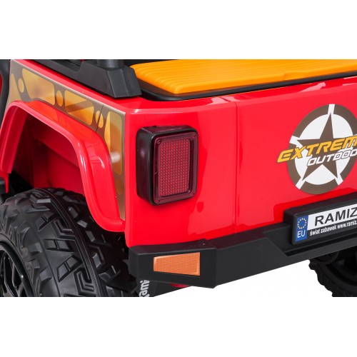 Červené vozidlo Jeep Monster
