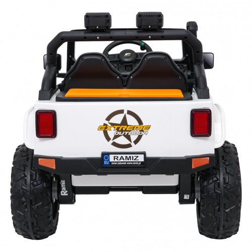 Biele vozidlo Jeep Monster