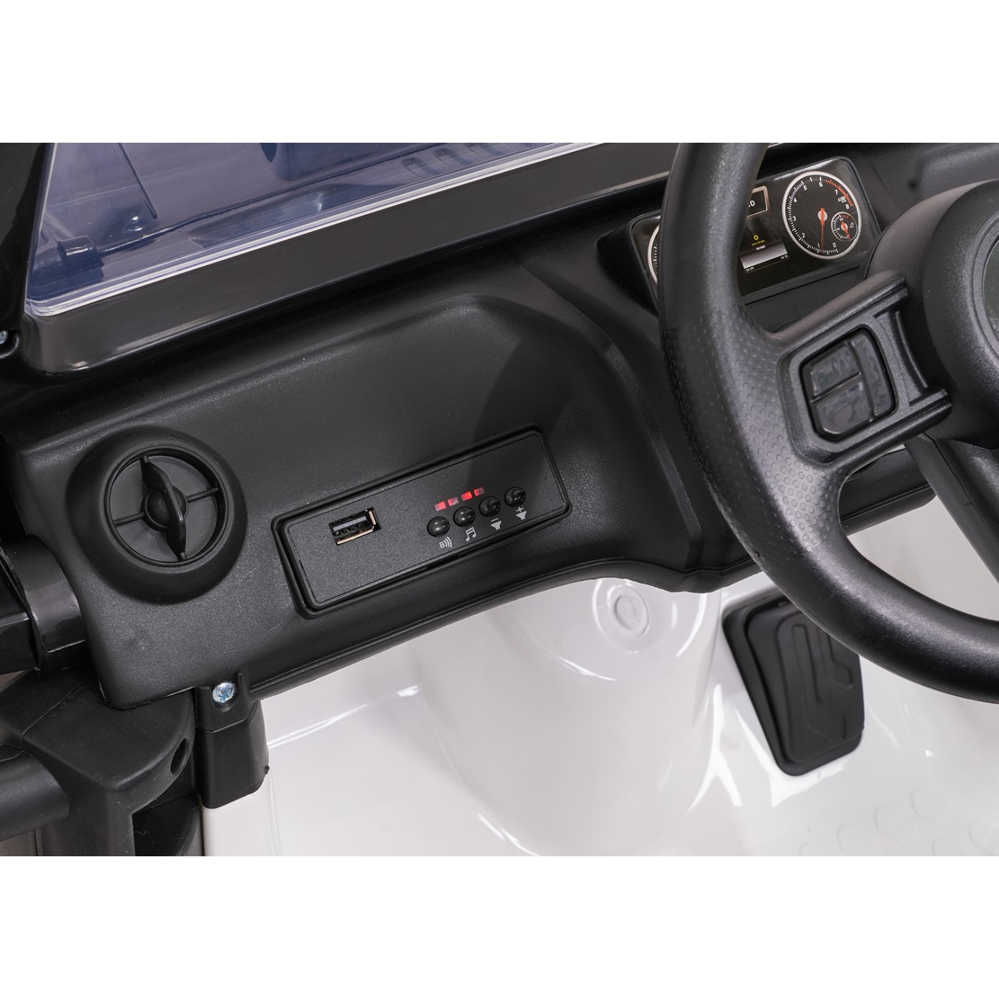 Biele vozidlo Jeep Monster