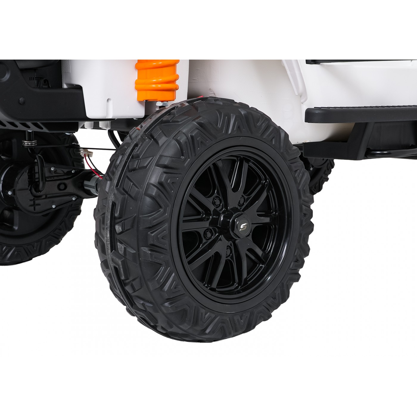 Biele vozidlo Jeep Monster