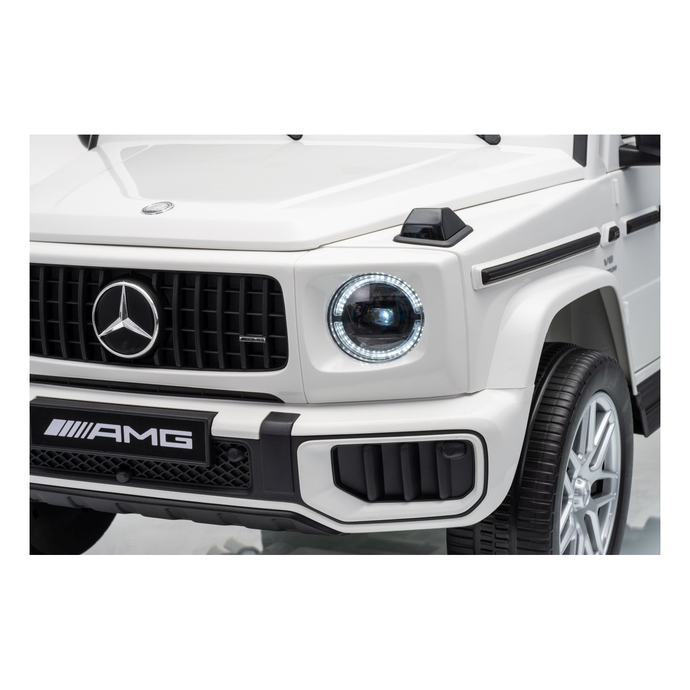 Mercedes G63 AMG biele vozidlo