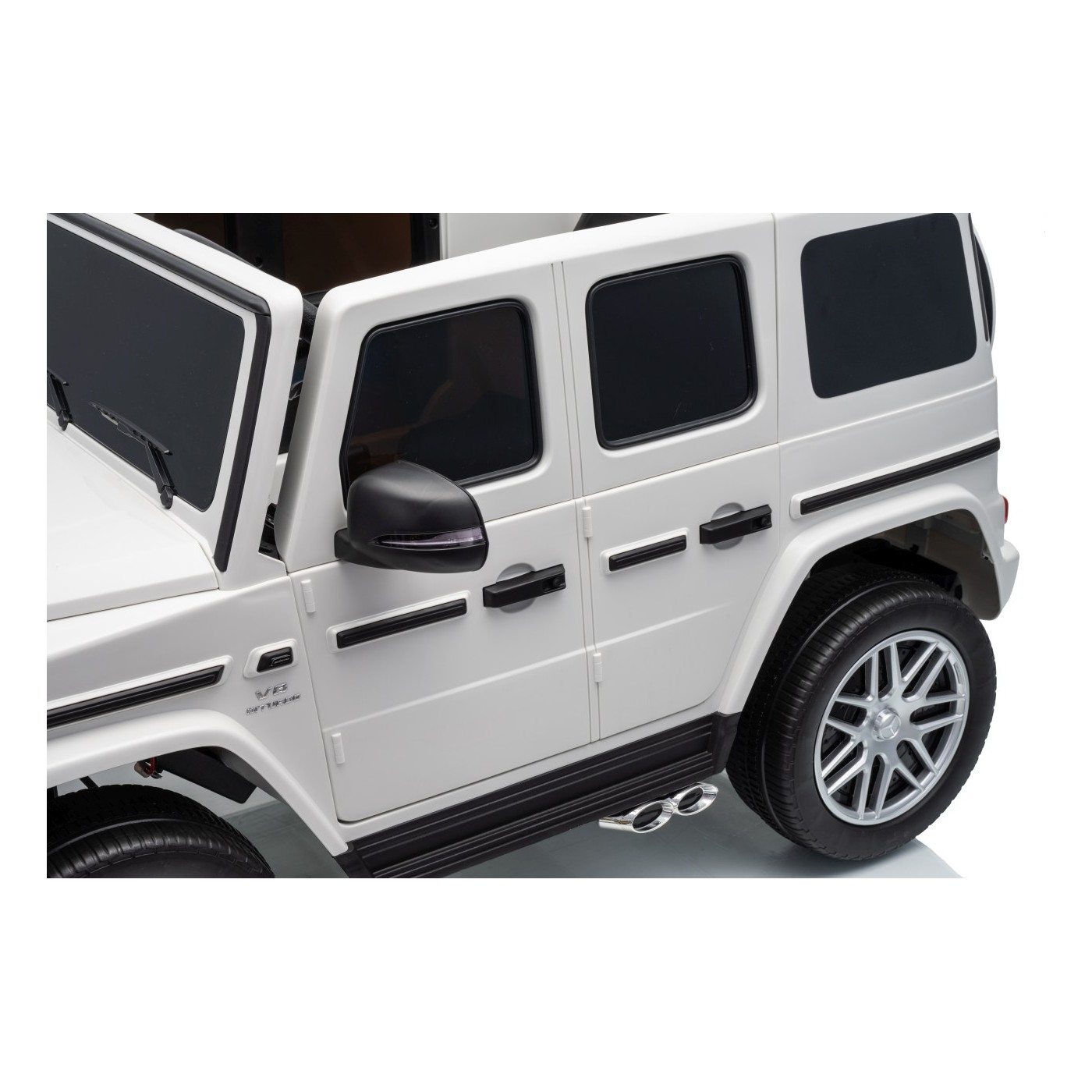 Mercedes G63 AMG biele vozidlo