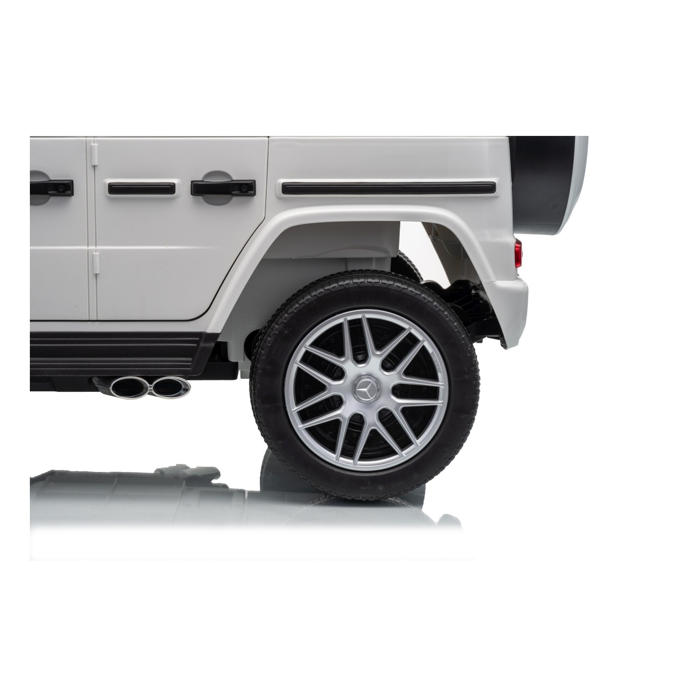 Mercedes G63 AMG biele vozidlo