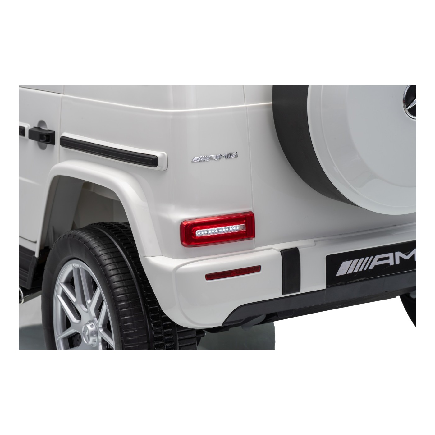 Mercedes G63 AMG biele vozidlo