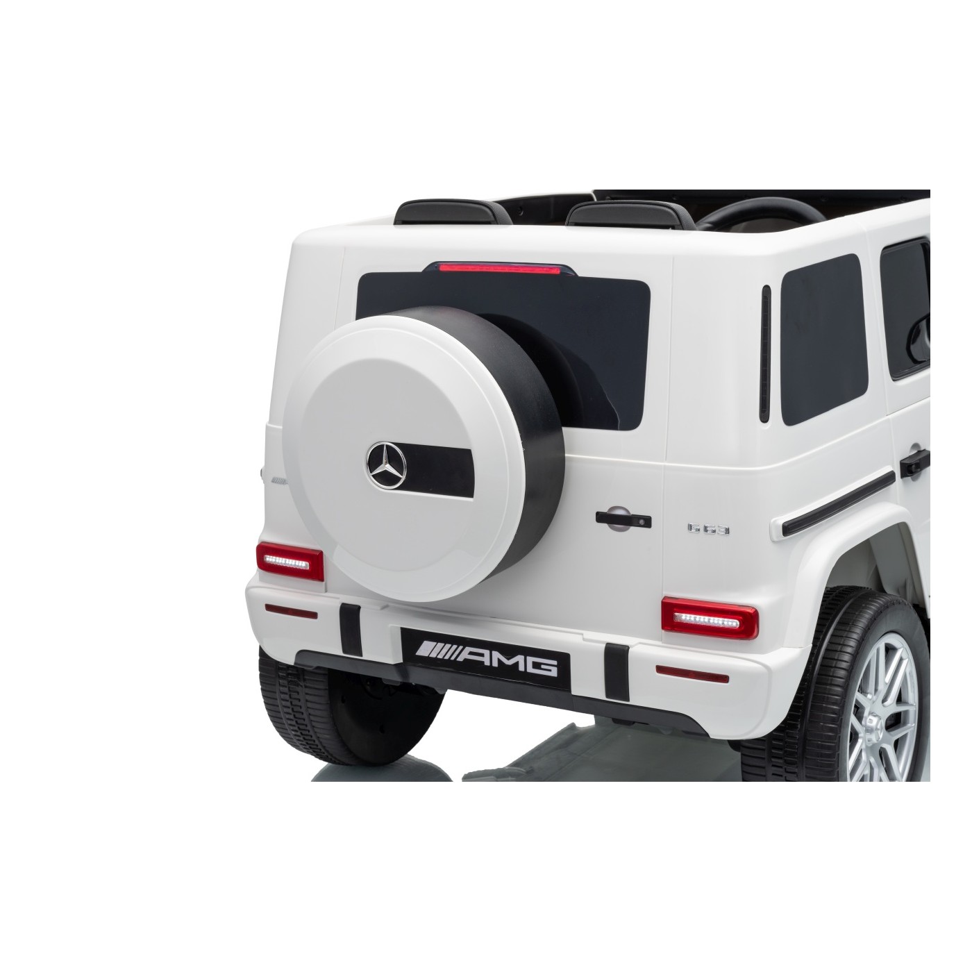 Mercedes G63 AMG biele vozidlo