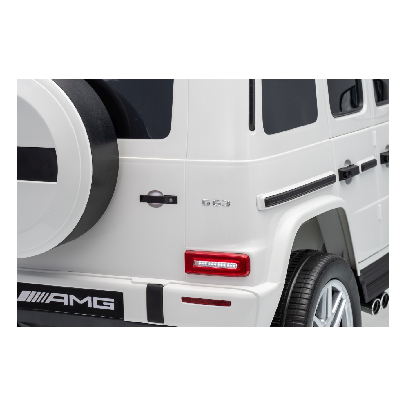 Mercedes G63 AMG biele vozidlo