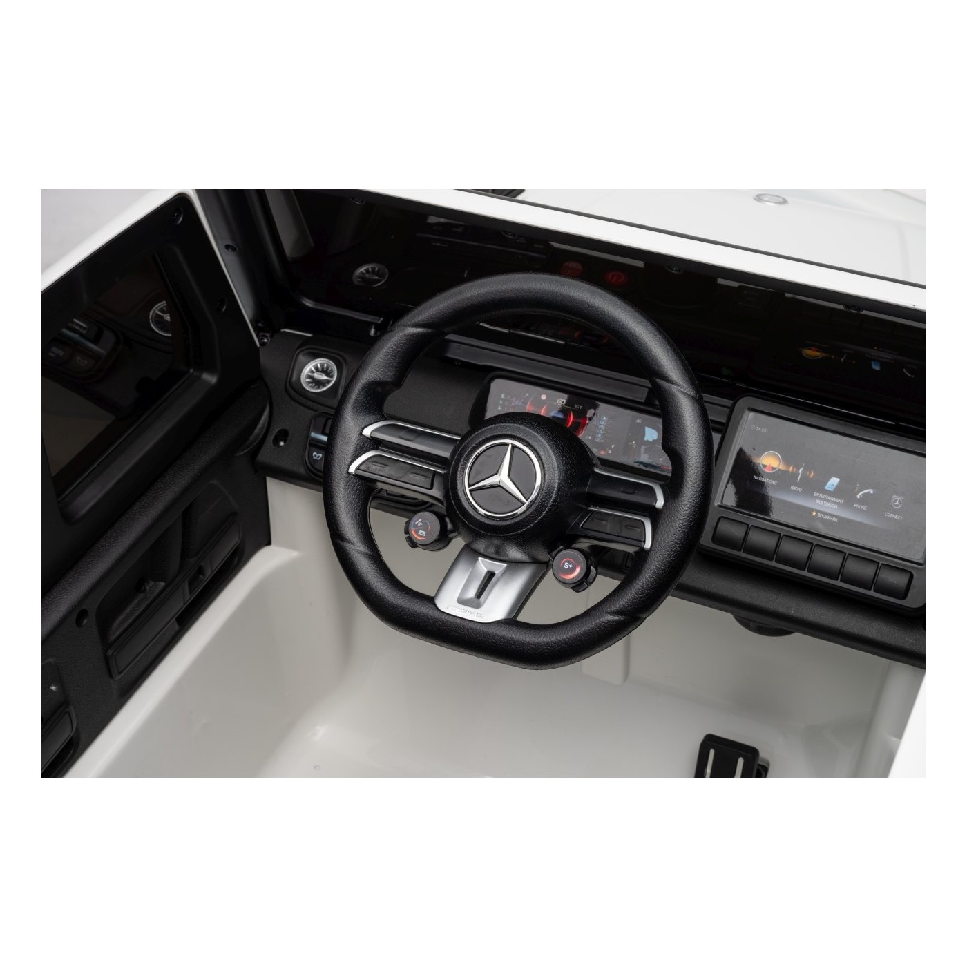 Mercedes G63 AMG biele vozidlo