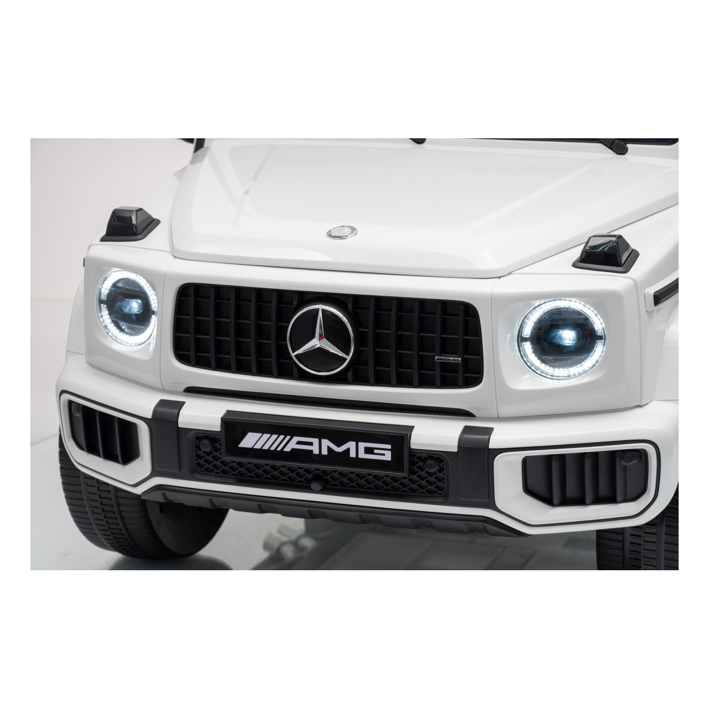 Mercedes G63 AMG biele vozidlo
