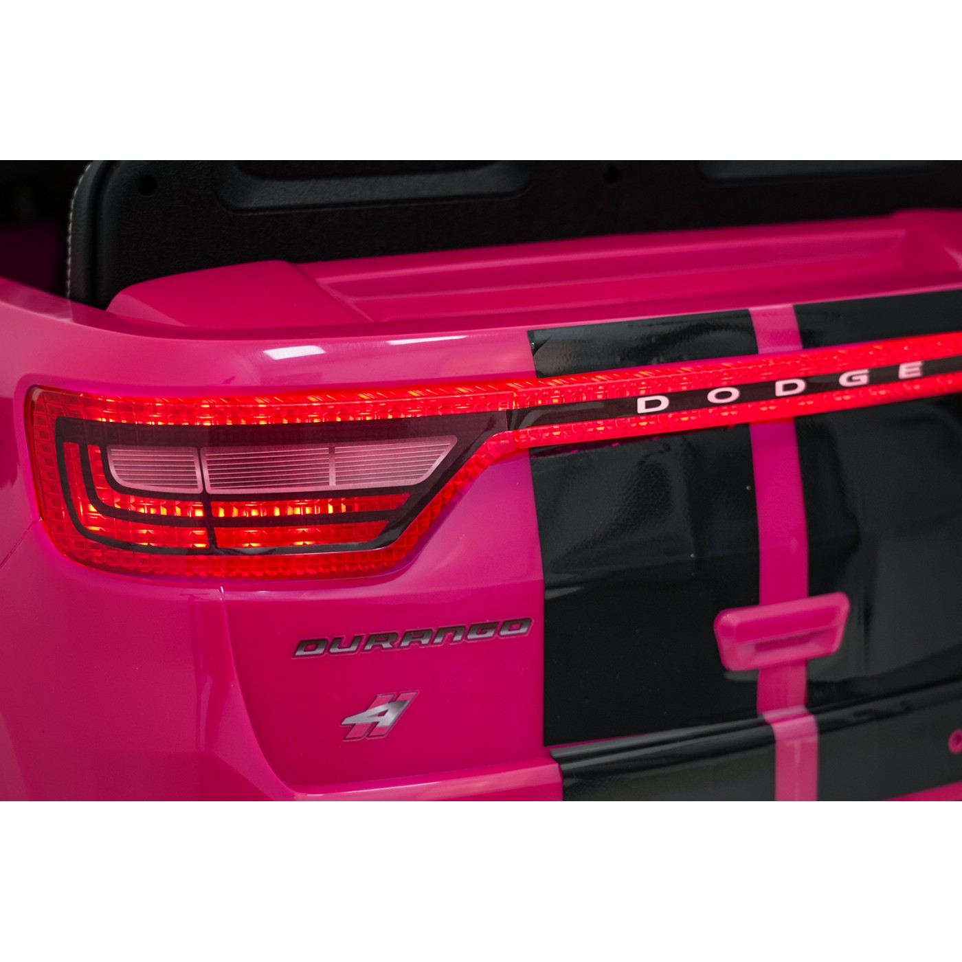 Ružové vozidlo Dodge Durango