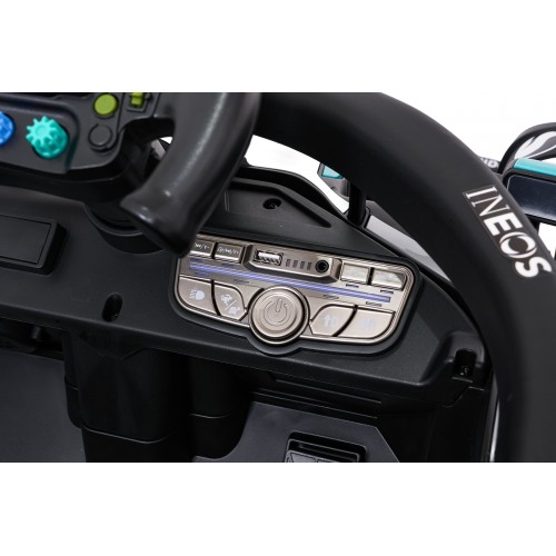 Vozidlo AMG PETRONAS F1 Čierne pretekárske auto