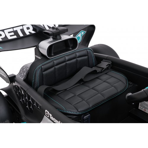Vozidlo AMG PETRONAS F1 Čierne pretekárske auto
