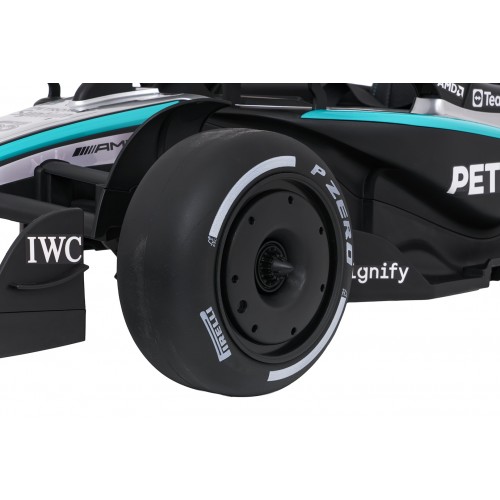 Vozidlo AMG PETRONAS F1 Čierne pretekárske auto