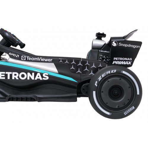 Vozidlo AMG PETRONAS F1 Čierne pretekárske auto