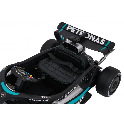 Vozidlo AMG PETRONAS F1 Čierne pretekárske auto