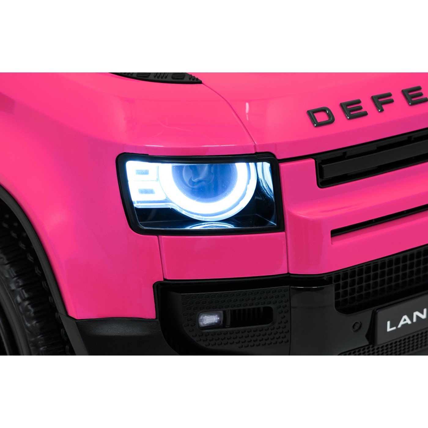 Ružové vozidlo Land Rover Defender