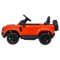 Oranžové vozidlo Land Rover Defender