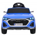 Modré vozidlo Audi SQ8