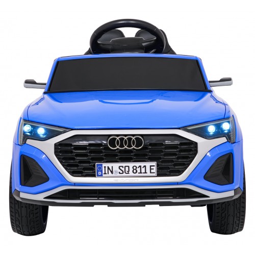 Modré vozidlo Audi SQ8