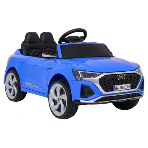 Modré vozidlo Audi SQ8