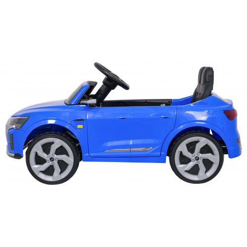 Modré vozidlo Audi SQ8