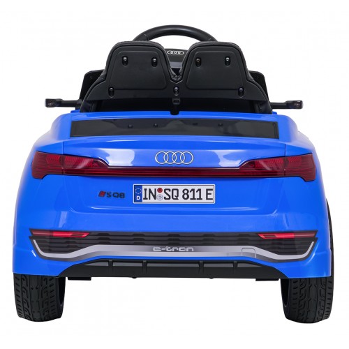 Modré vozidlo Audi SQ8