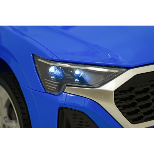 Modré vozidlo Audi SQ8