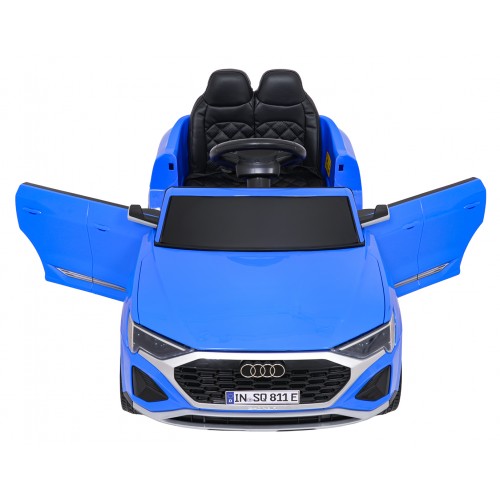 Modré vozidlo Audi SQ8