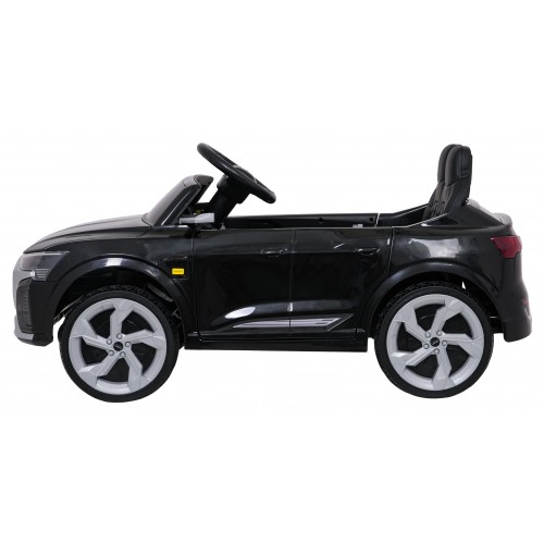 Čierne vozidlo Audi SQ8