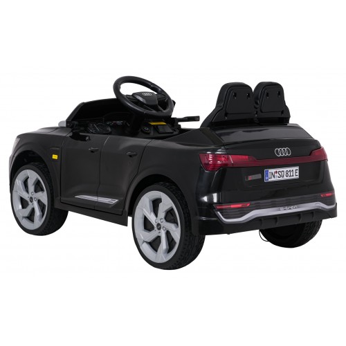 Čierne vozidlo Audi SQ8