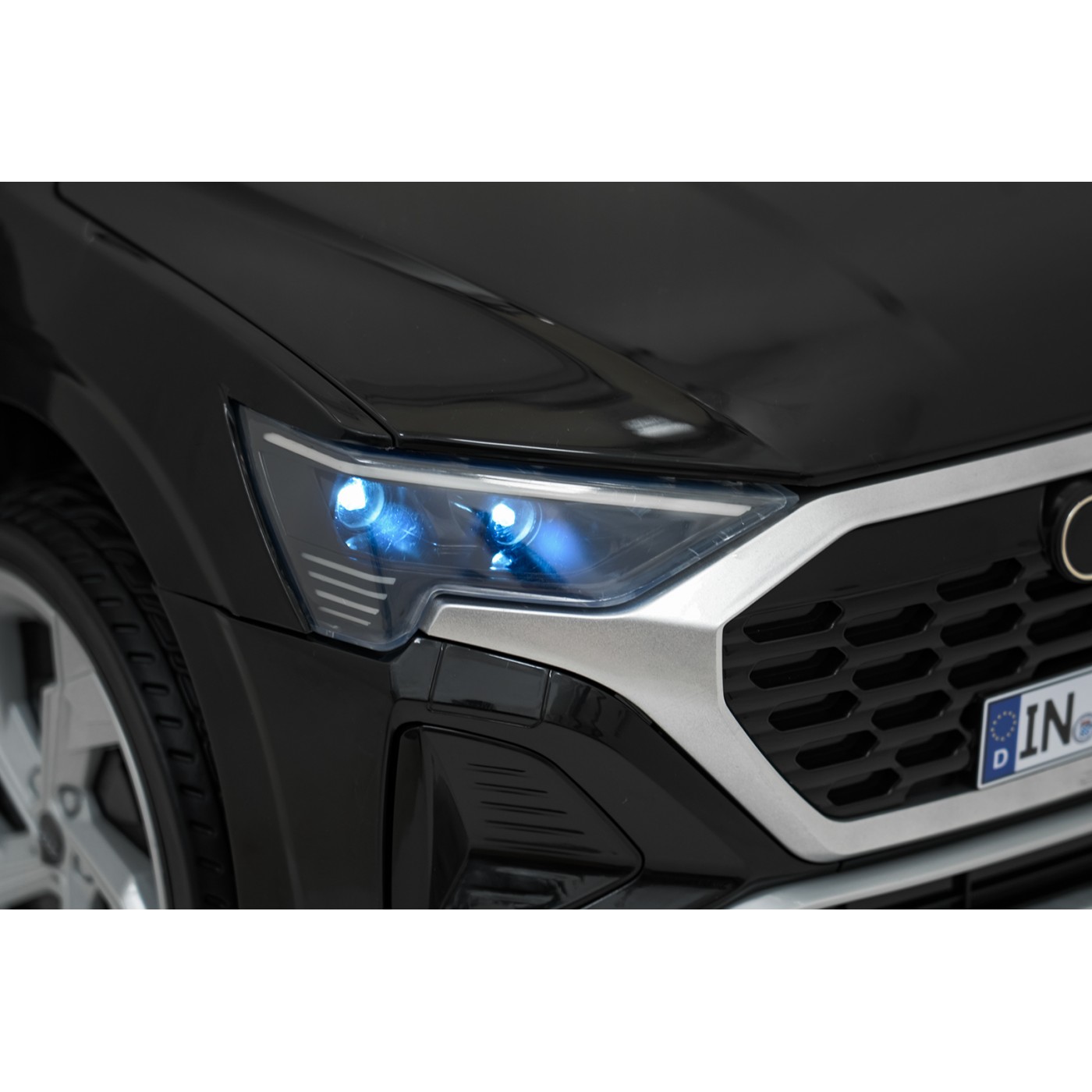 Čierne vozidlo Audi SQ8