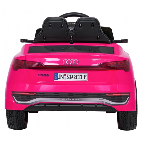 Ružové vozidlo Audi SQ8