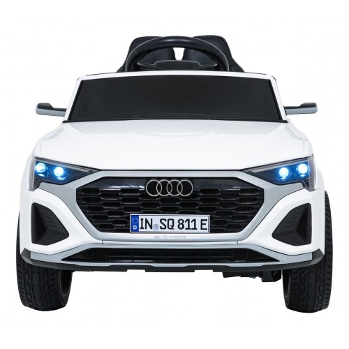 Audi SQ8 biele vozidlo