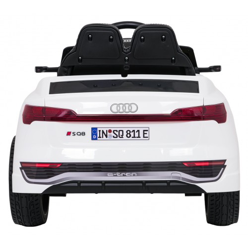 Audi SQ8 biele vozidlo