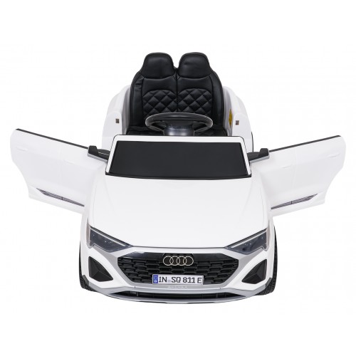 Audi SQ8 biele vozidlo