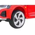 Audi SQ8 Červené vozidlo